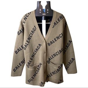 SOLD!!BALENCIAGA
Logo-intarsia oversized cardigan size XS light brown